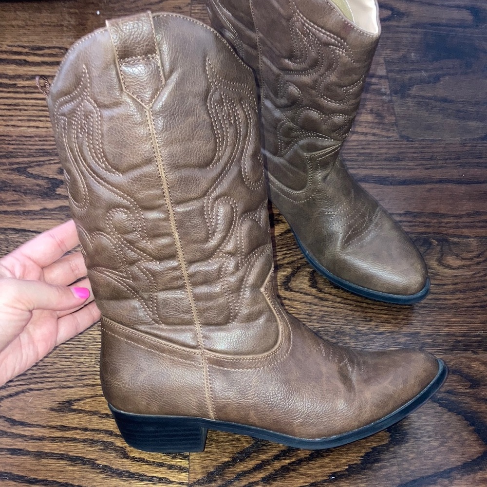 BROWN COWBOY BOOTS